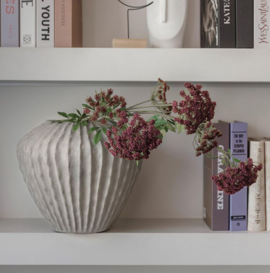 Весна в вазе: магия цветущих ветвей